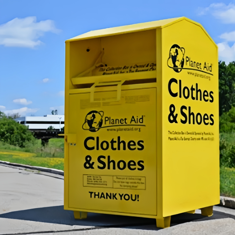 Big waste management bin with cover